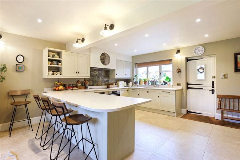 5 bedroom house, The Street, Marden SN10 - Available