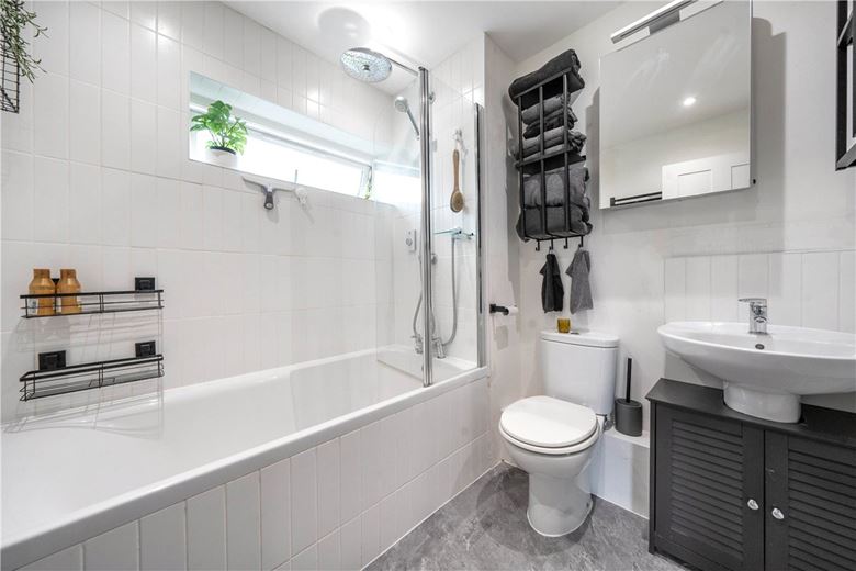 4 bedroom house, Ducks Meadow, Marlborough SN8 - Available