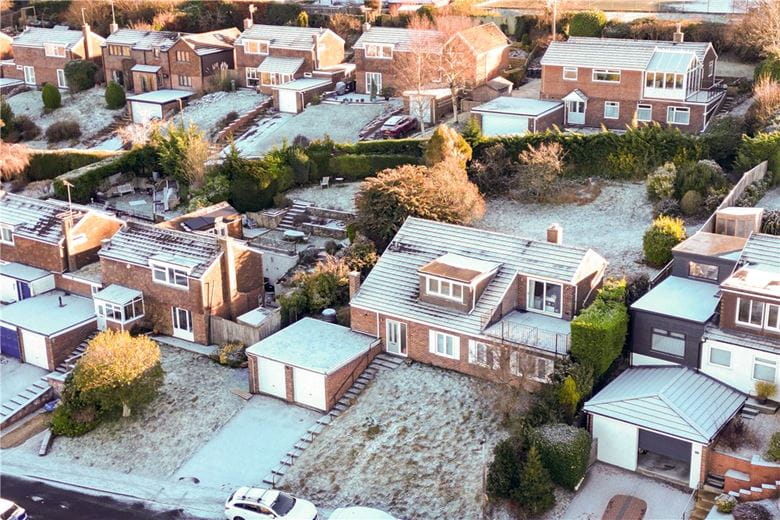 4 bedroom house, Ducks Meadow, Marlborough SN8 - Available