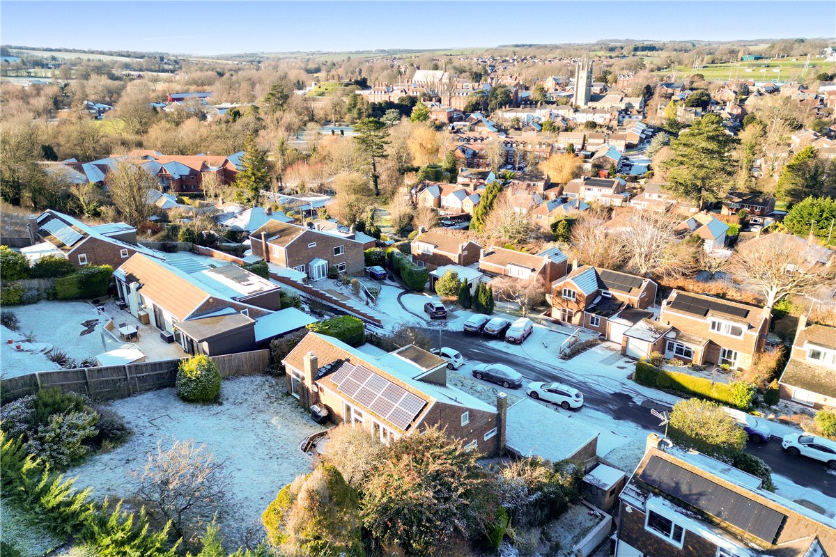 4 bedroom house, Ducks Meadow, Marlborough SN8 - Available