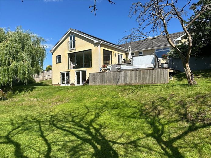 5 bedroom house, Studley Corner, Studley SN11 - Available