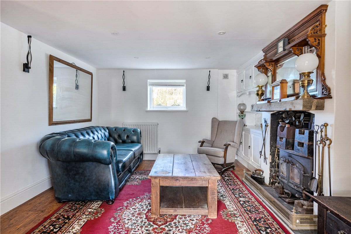 2 bedroom cottage, Broad Street, Beechingstoke SN9 - Available