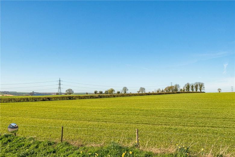 2 bedroom cottage, Broad Street, Beechingstoke SN9 - Available