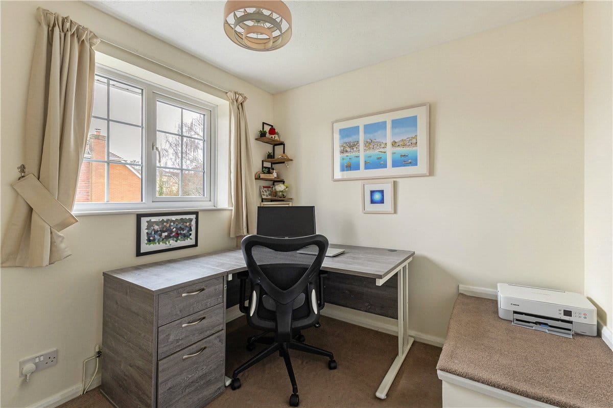 4 bedroom house, Davies Close, Marlborough SN8 - Available