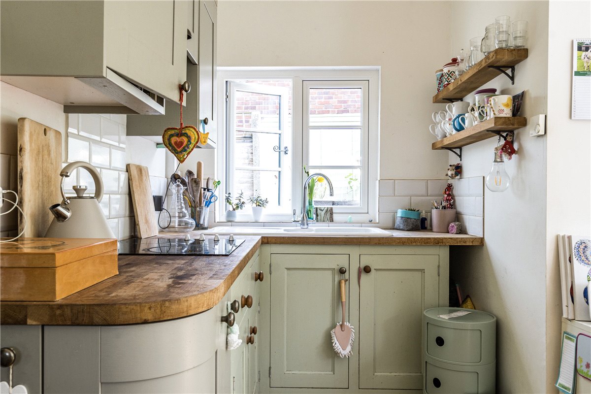 2 bedroom house, High Street, Manton SN8 - Available