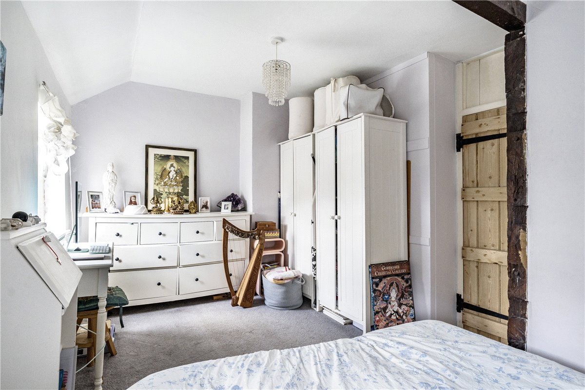 2 bedroom house, High Street, Manton SN8 - Available