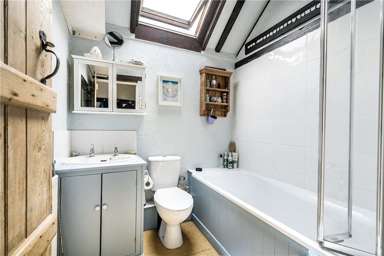 2 bedroom house, High Street, Manton SN8 - Available