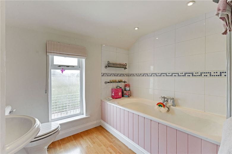 4 bedroom house, Knowle, Pewsey SN9 - Available