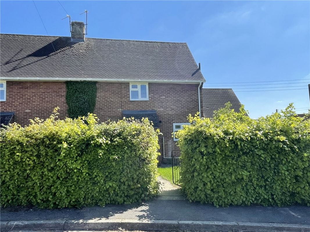 2 bedroom house, Swans Close, Ramsbury SN8 - Sold