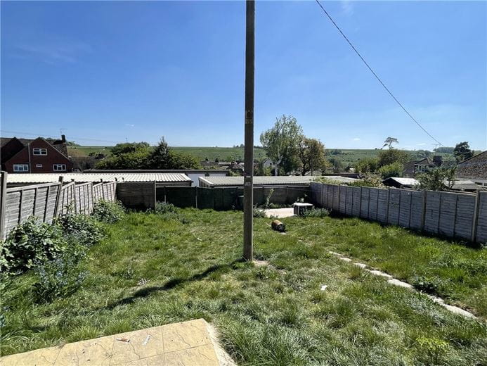 2 bedroom house, Swans Close, Ramsbury SN8 - Sold