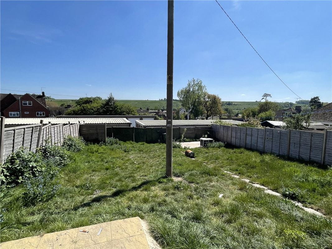 2 bedroom house, Swans Close, Ramsbury SN8 - Sold