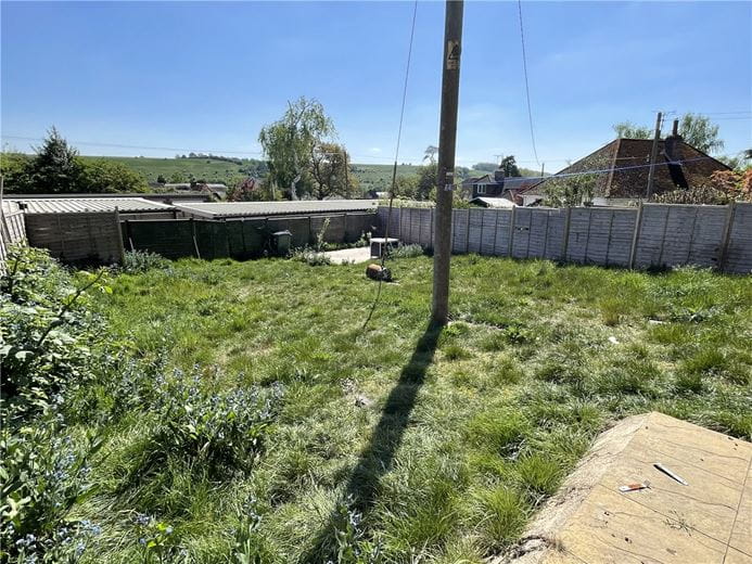 2 bedroom house, Swans Close, Ramsbury SN8 - Sold