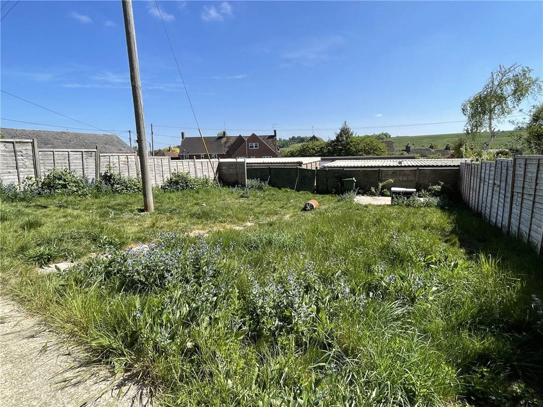 2 bedroom house, Swans Close, Ramsbury SN8 - Sold