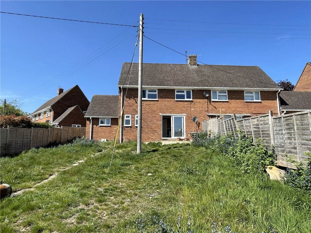 2 bedroom house, Swans Close, Ramsbury SN8 - Sold