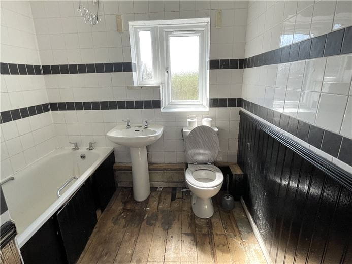 2 bedroom house, Swans Close, Ramsbury SN8 - Sold