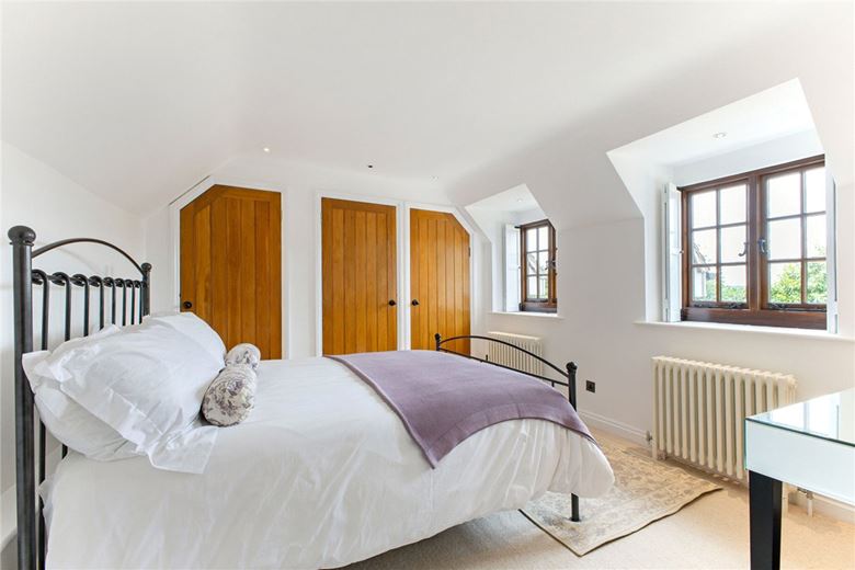 4 bedroom house, Broome Manor Lane, Swindon SN3 - Sold STC