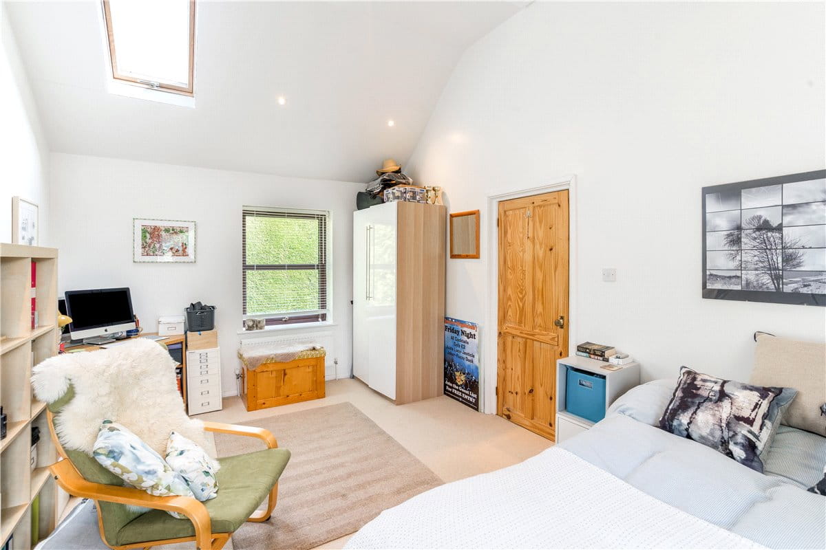 4 bedroom house, Hughes Close, Marlborough SN8 - Available