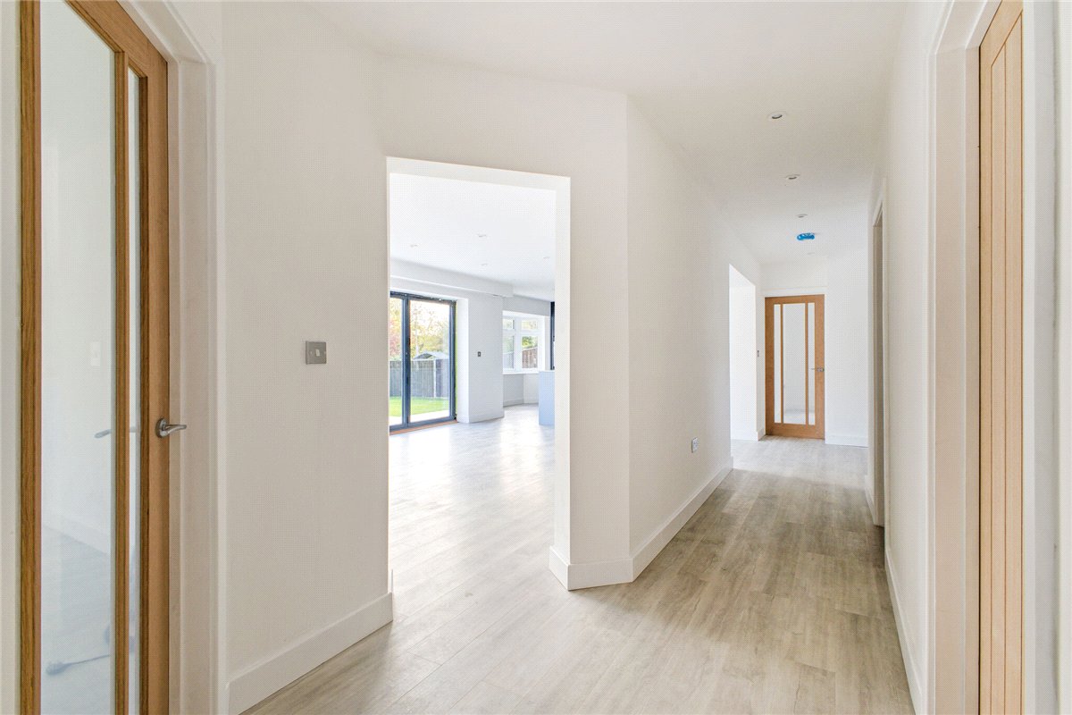 5 bedroom house, Manor Road, Sherborne St. John RG24 - Available