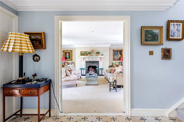 5 bedroom house, Honeystreet, Pewsey SN9 - Available