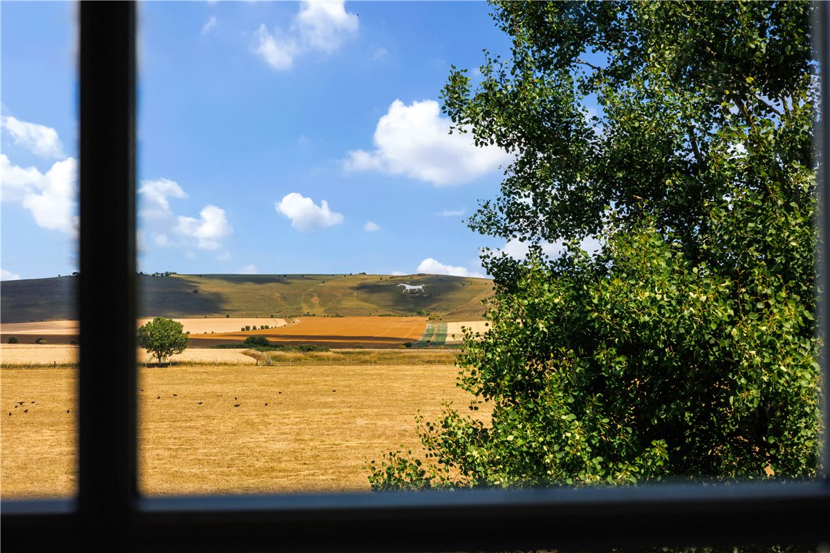 5 bedroom house, Honeystreet, Pewsey SN9 - Available