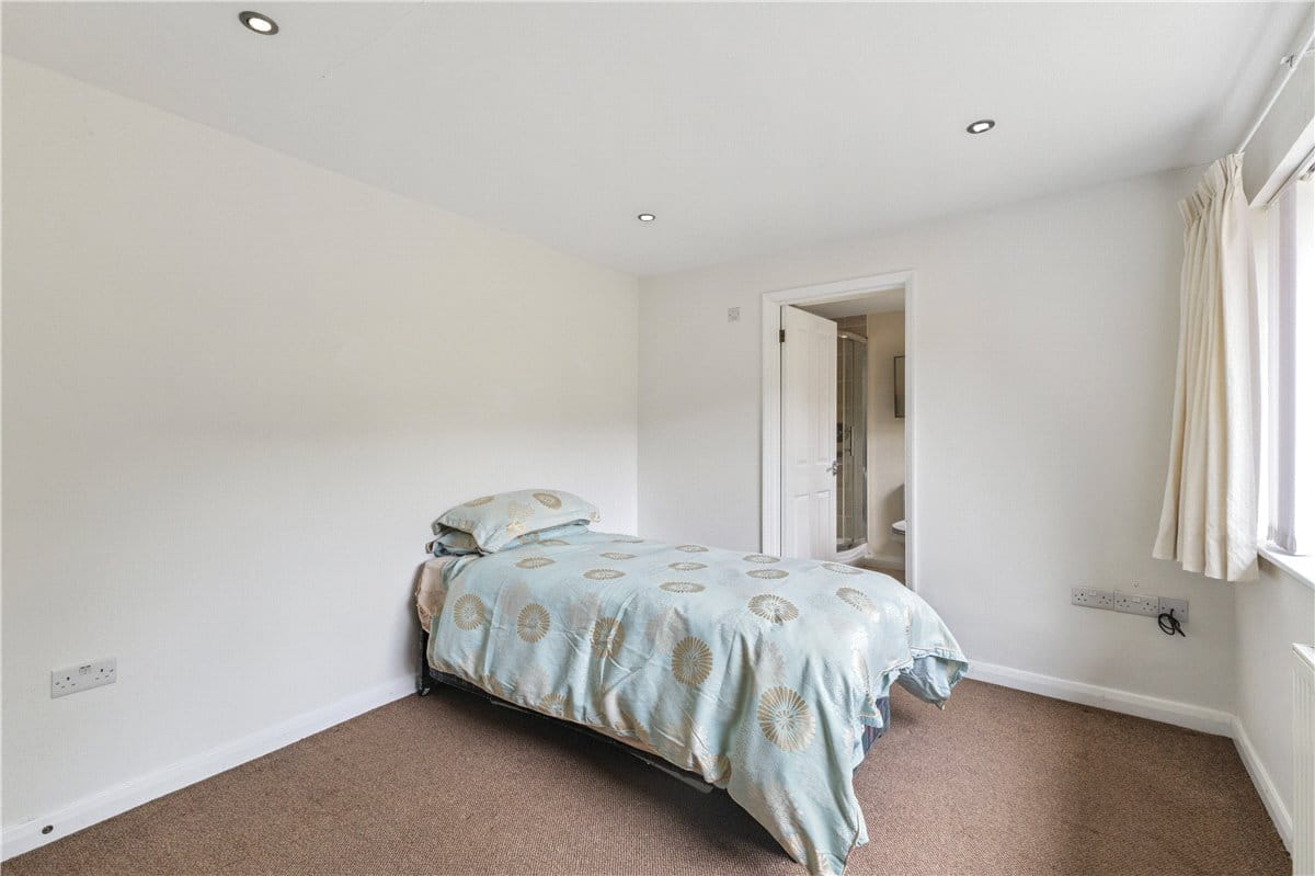 3 bedroom bungalow, West Manton, Manton SN8 - Available