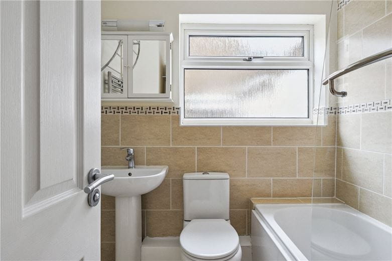 3 bedroom bungalow, West Manton, Manton SN8 - Available