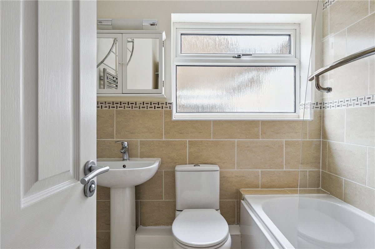 3 bedroom bungalow, West Manton, Manton SN8 - Available