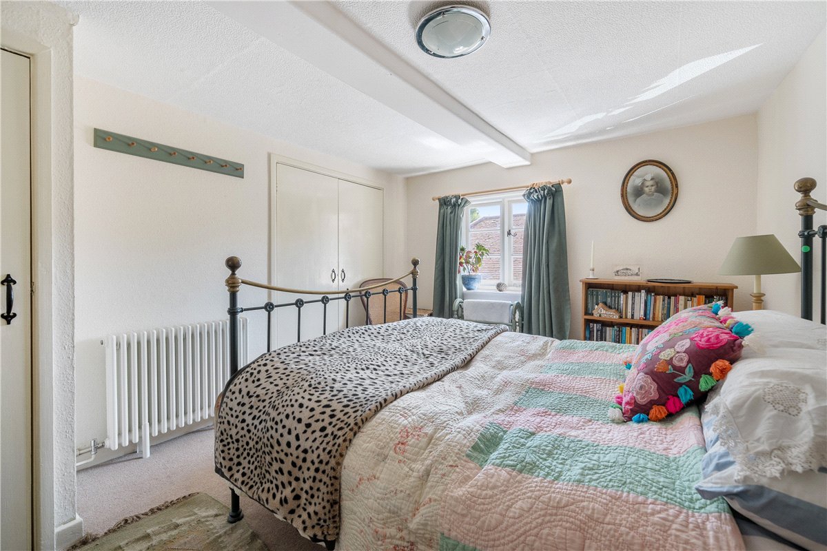 3 bedroom house, East Kennett, Marlborough SN8 - Available