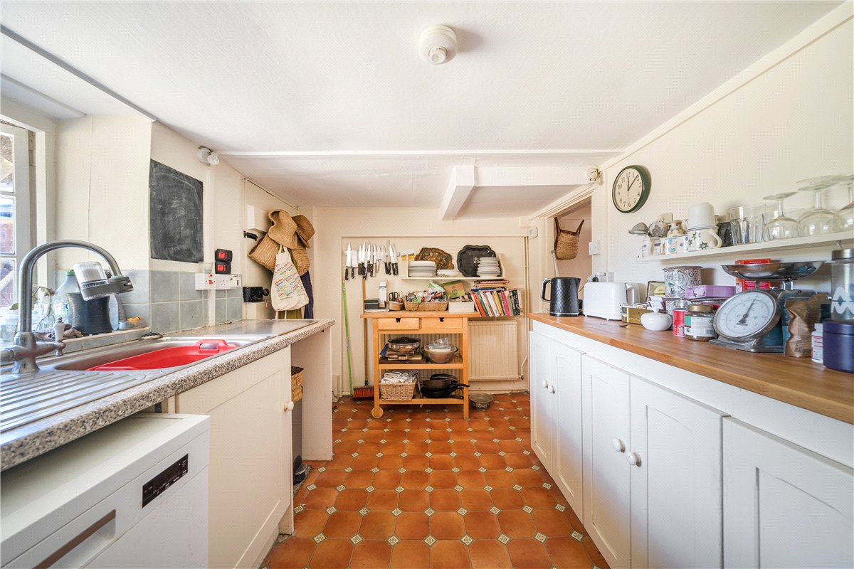 3 bedroom house, East Kennett, Marlborough SN8 - Available