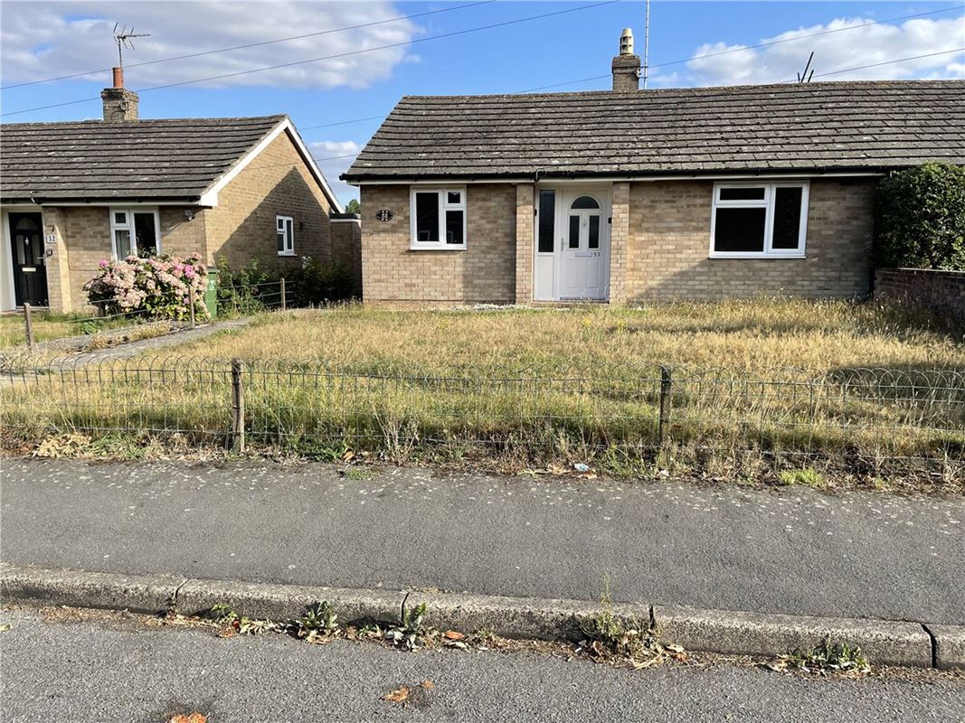 2 bedroom bungalow, Broadfields, Pewsey SN9 - Sold STC