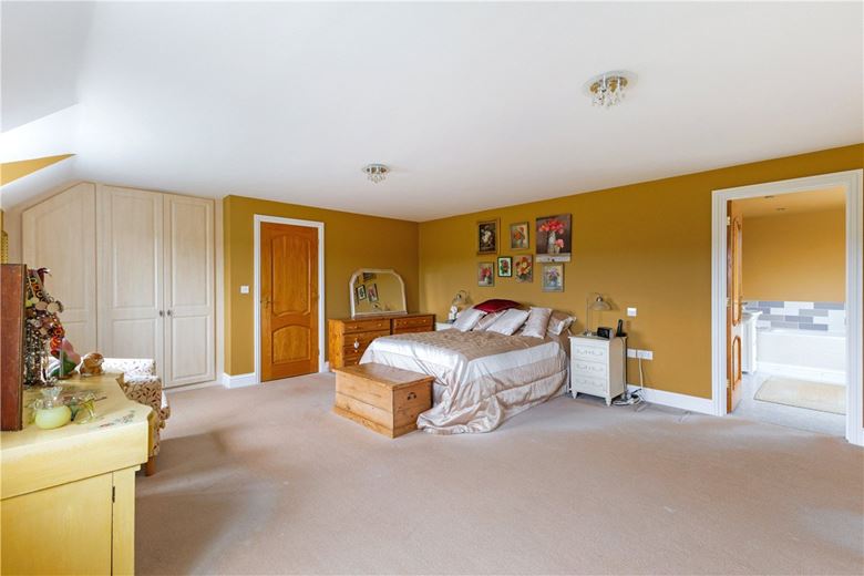 6 bedroom house, The Barton, Clyffe Pypard SN4 - Available