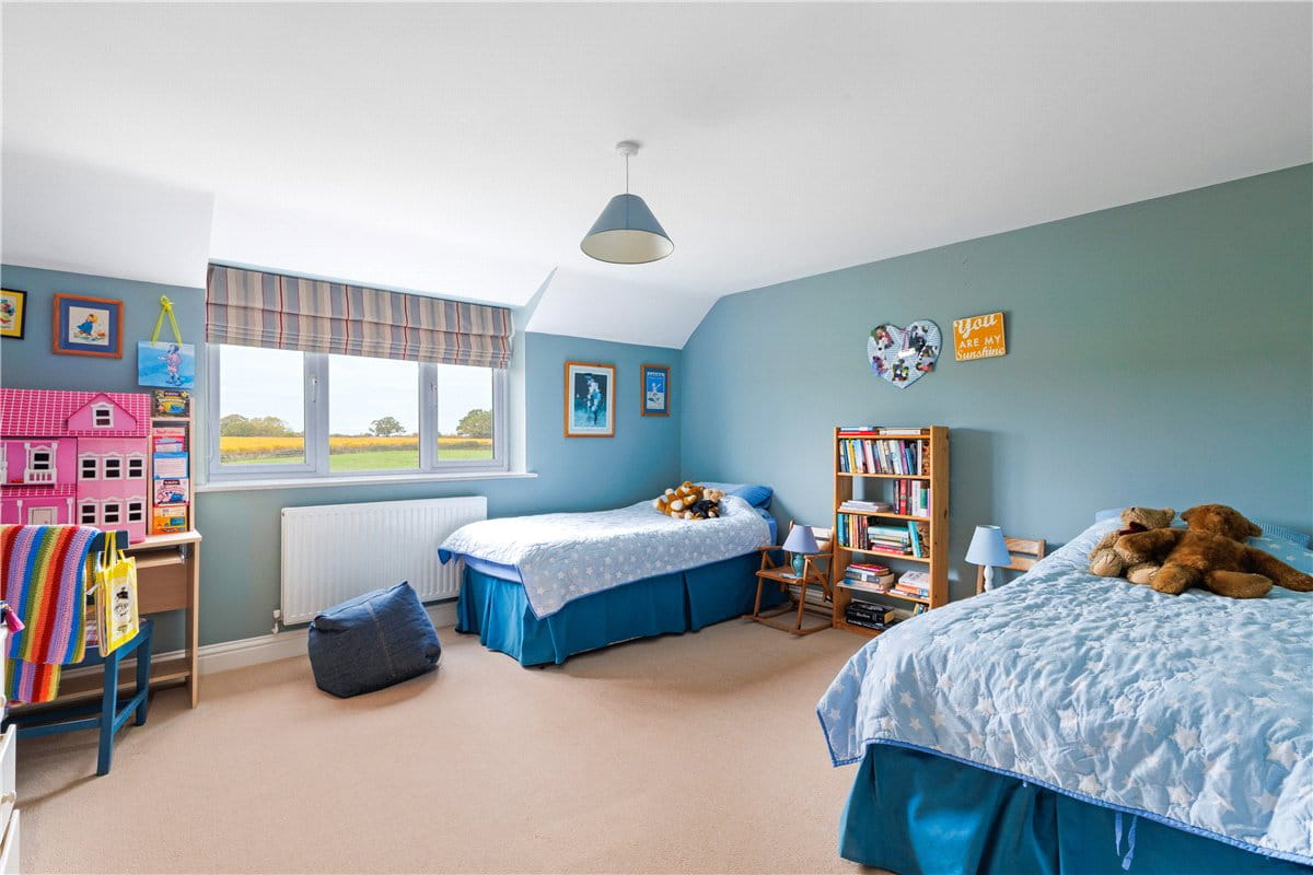 6 bedroom house, The Barton, Clyffe Pypard SN4 - Available