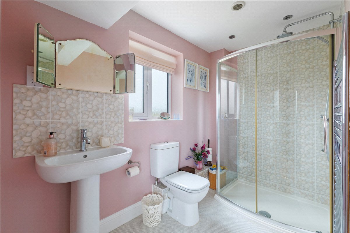 6 bedroom house, The Barton, Clyffe Pypard SN4 - Available