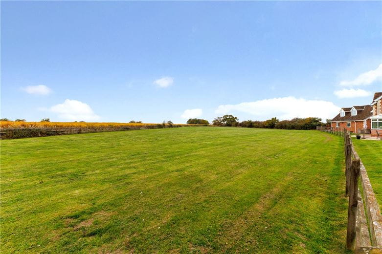 6 bedroom house, The Barton, Clyffe Pypard SN4 - Available