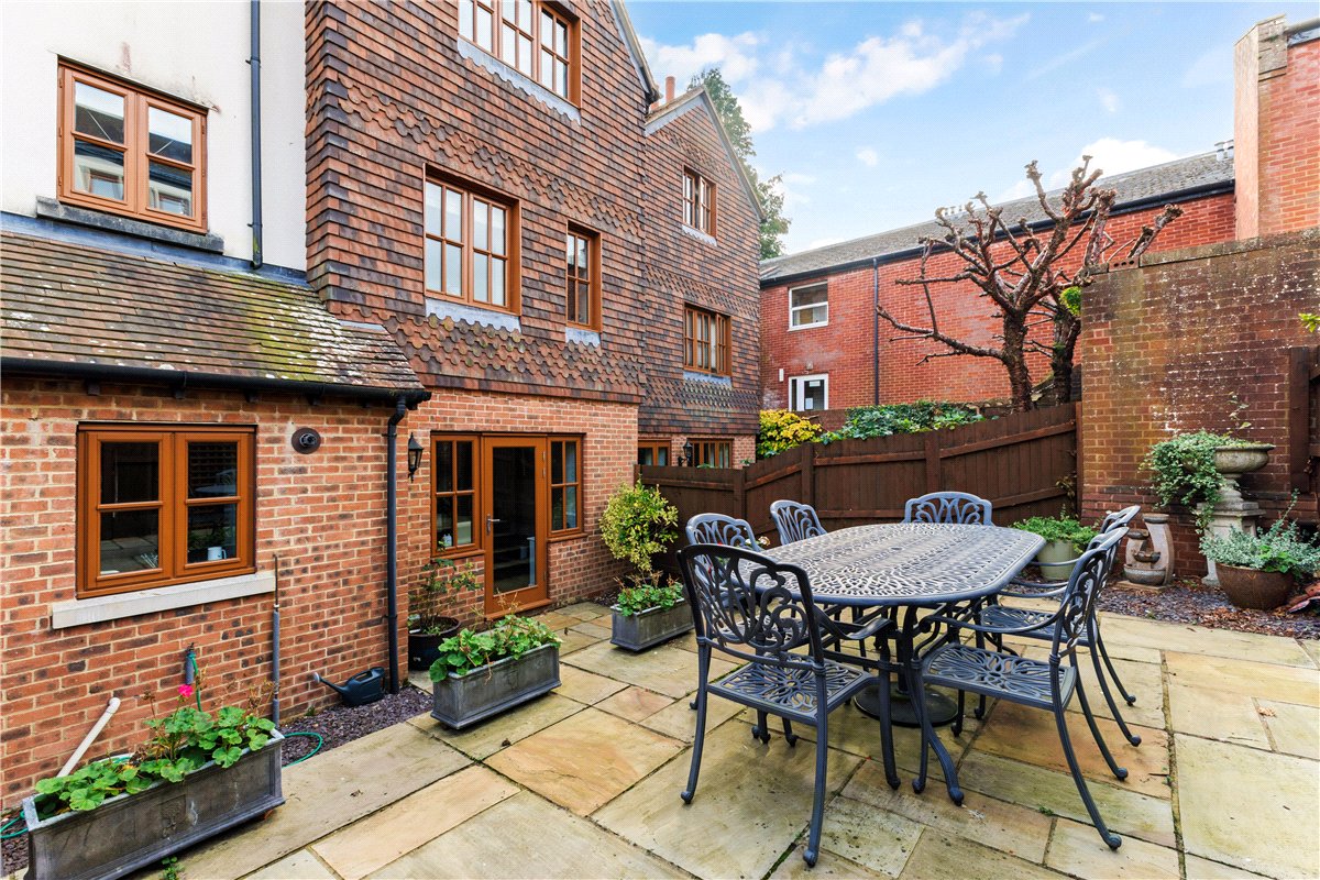 4 bedroom house, Cromwell Court, Marlborough SN8 - Available