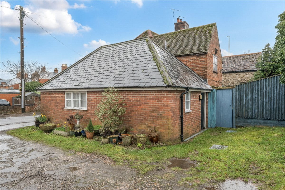 1 bedroom house, George Lane, Marlborough SN8 - Available