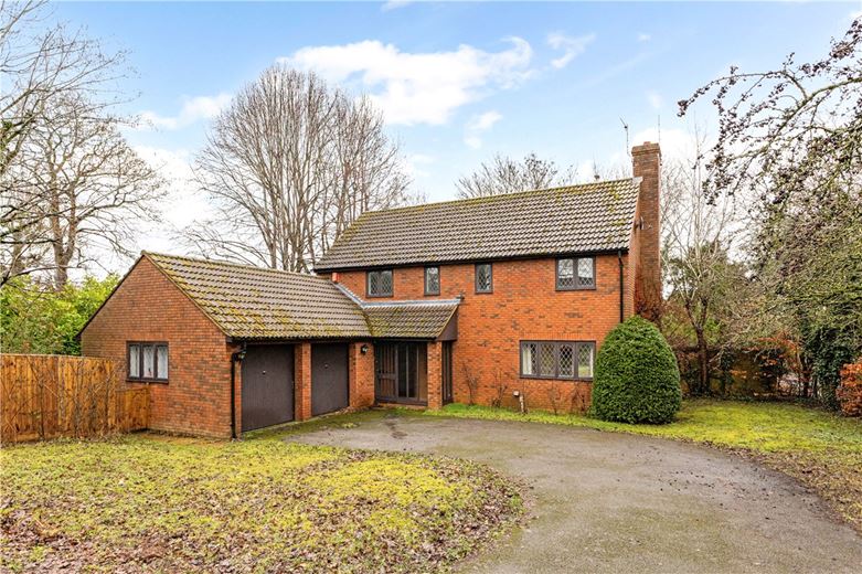 4 bedroom house, Manor Park, South Marston SN3 - Available