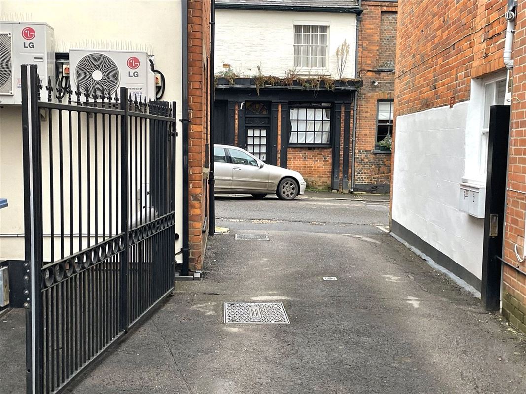  bedroom , The Parade, Marlborough SN8 - Sold