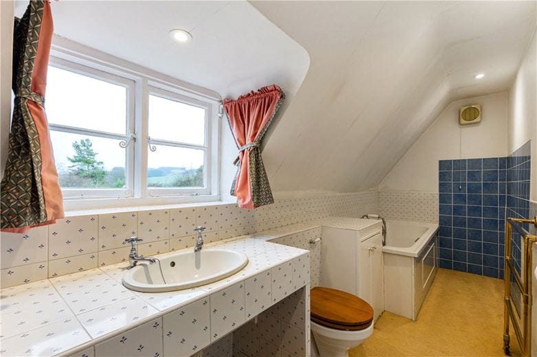 6 bedroom house, Farm Lane, Aldbourne SN8 - Available