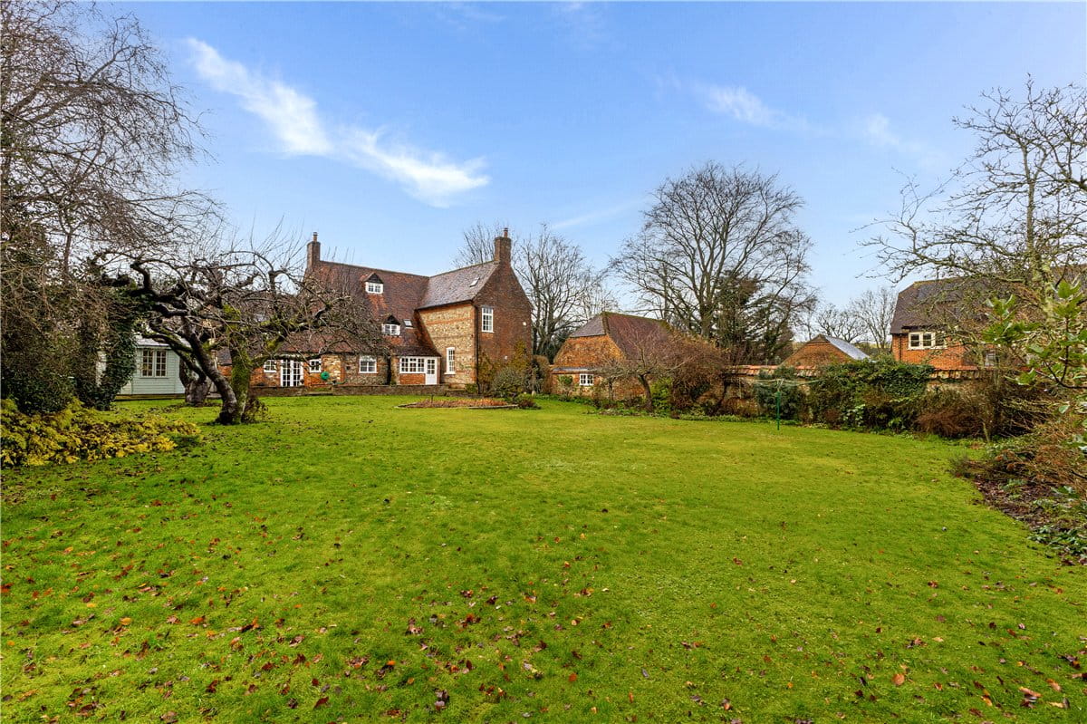 6 bedroom house, Farm Lane, Aldbourne SN8 - Available