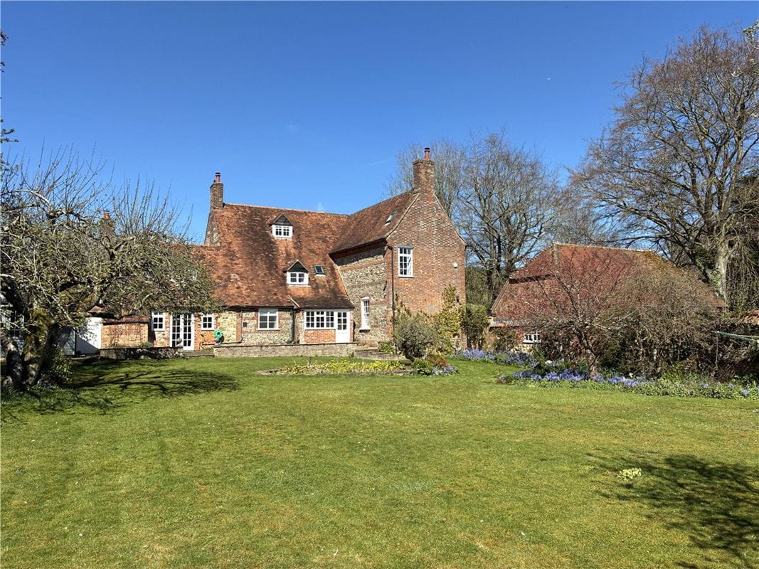 6 bedroom house, Farm Lane, Aldbourne SN8 - Available