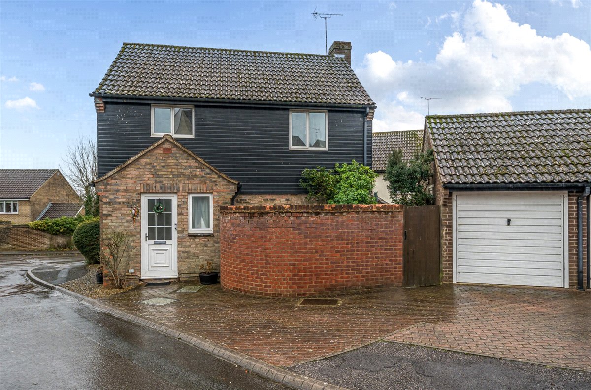 3 bedroom house, Squires Hill Close, Woodshaw SN4 - Available