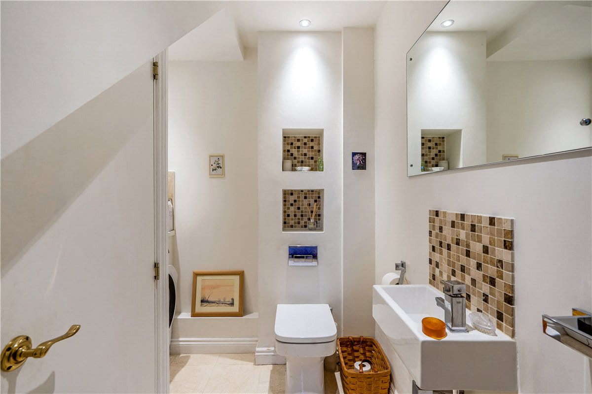 2 bedroom house, Wye House Gardens, Barn Street SN8 - Available