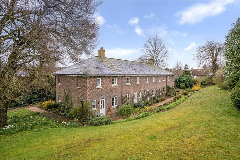 2 bedroom house, Wye House Gardens, Barn Street SN8 - Available