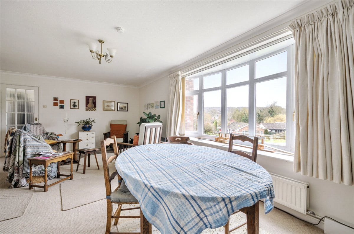 3 bedroom bungalow, Vicarage Close, Marlborough SN8 - Available