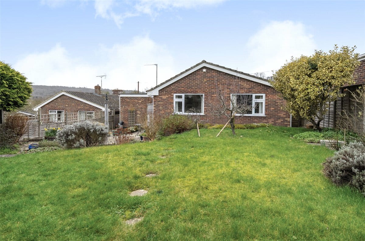 3 bedroom bungalow, Vicarage Close, Marlborough SN8 - Available