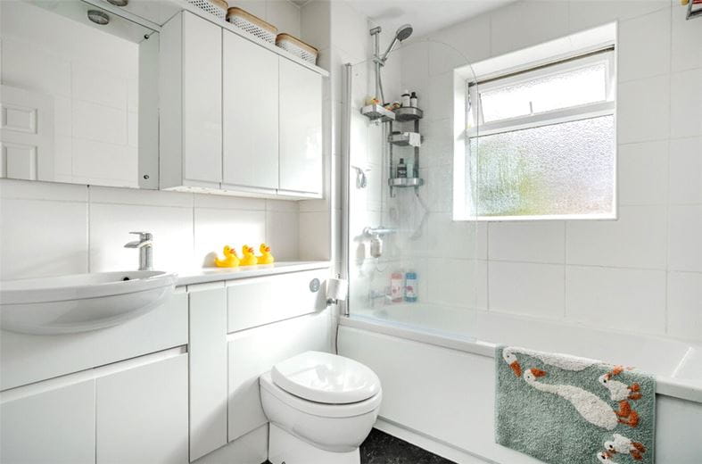 2 bedroom house, Macneice Drive, Marlborough SN8 - Available