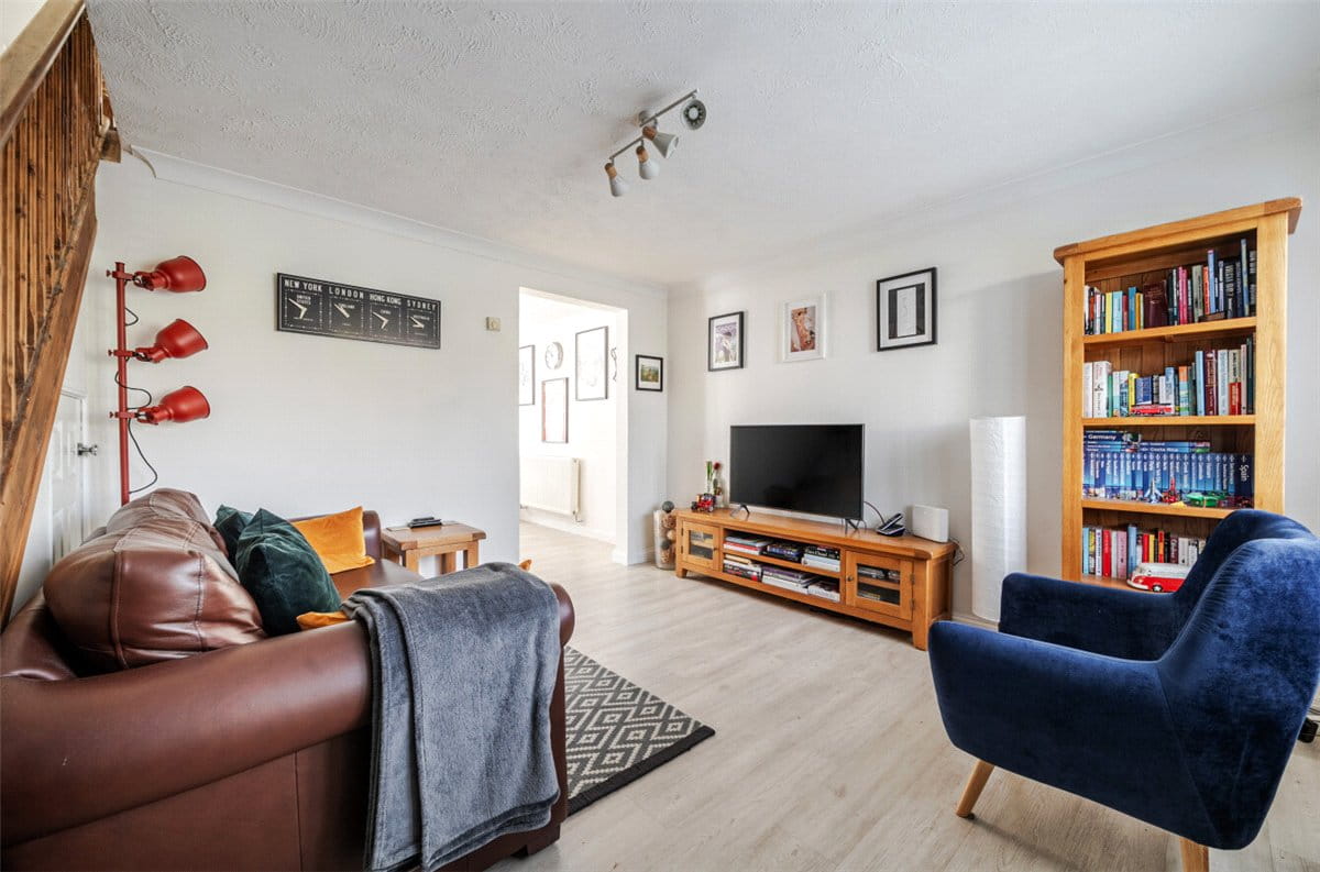 2 bedroom house, Macneice Drive, Marlborough SN8 - Available