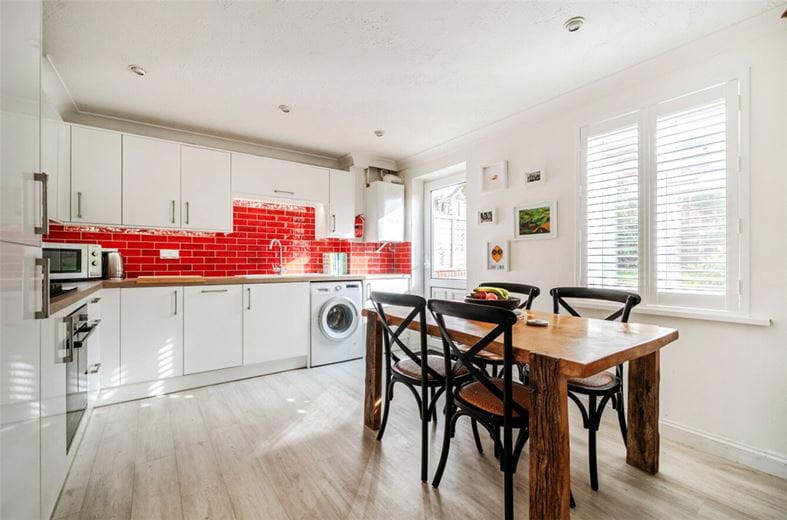 2 bedroom house, Macneice Drive, Marlborough SN8 - Available