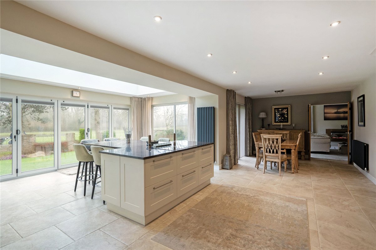 4 bedroom house, Brettingham Gate, Swindon SN3 - Available